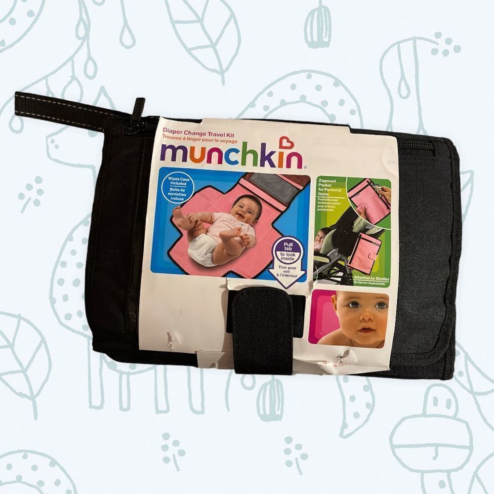 NWT - Munchkin Diaper Change Travel Kit - one size - Black